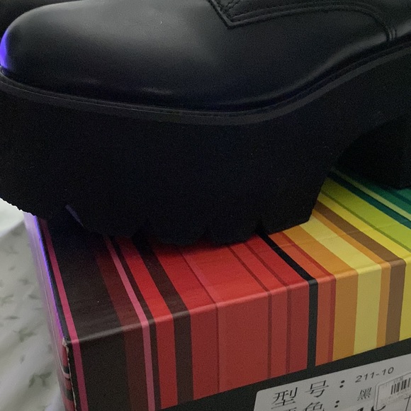 She & in, boots in excellent condition - Picture 5 of 13